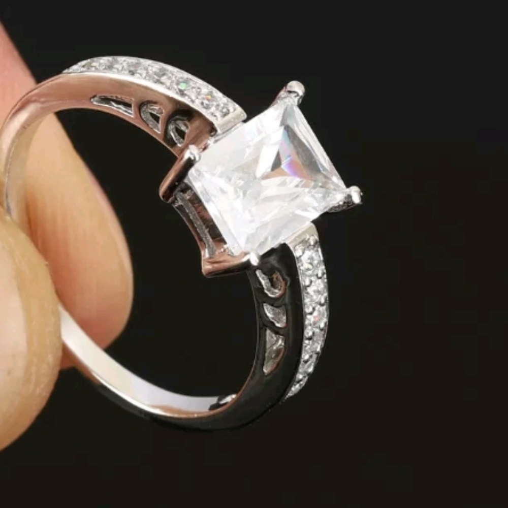 Huge emerald cut white sapphire engagement style ring size 7.5 - Picture 3 of 12